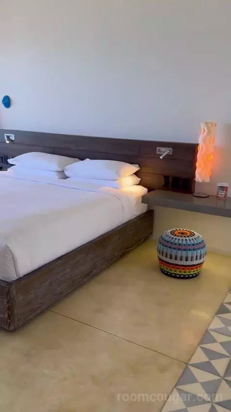 Beach Front Plunge Pool Suite bed picture #1