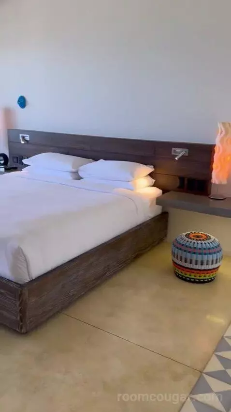 Beach Front Plunge Pool Suite bed picture #2