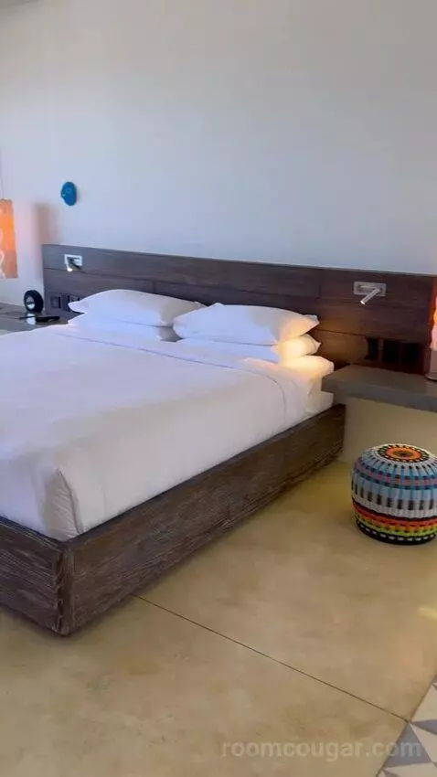 Beach Front Plunge Pool Suite bed picture #3