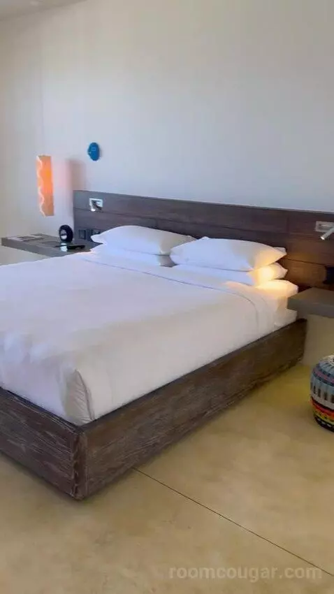Beach Front Plunge Pool Suite bed picture #5