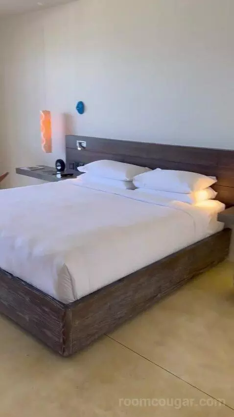 Beach Front Plunge Pool Suite bed picture #6