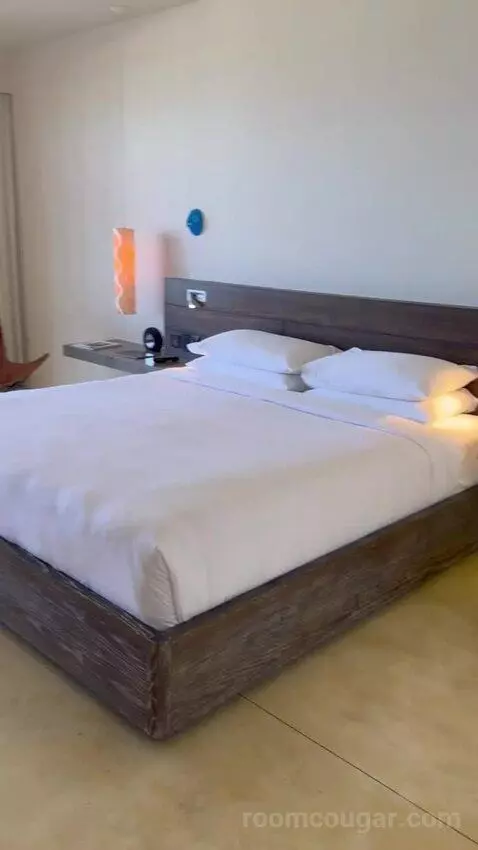 Beach Front Plunge Pool Suite bed picture #7
