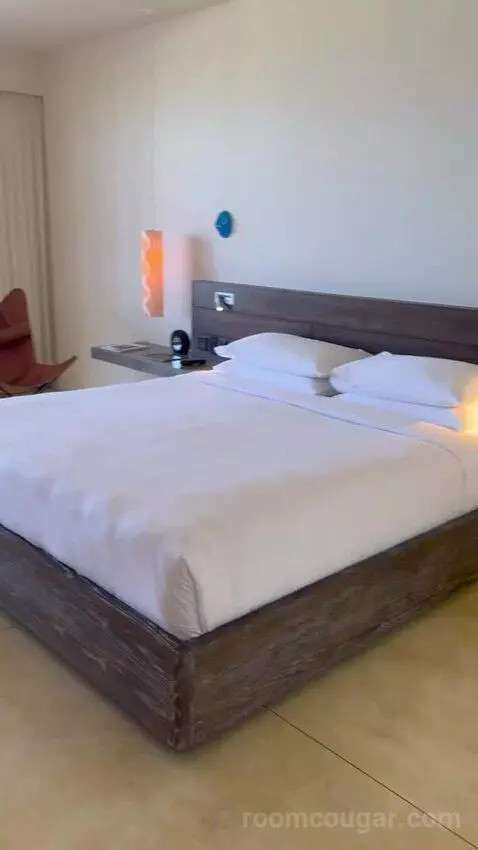 Beach Front Plunge Pool Suite bed picture #8