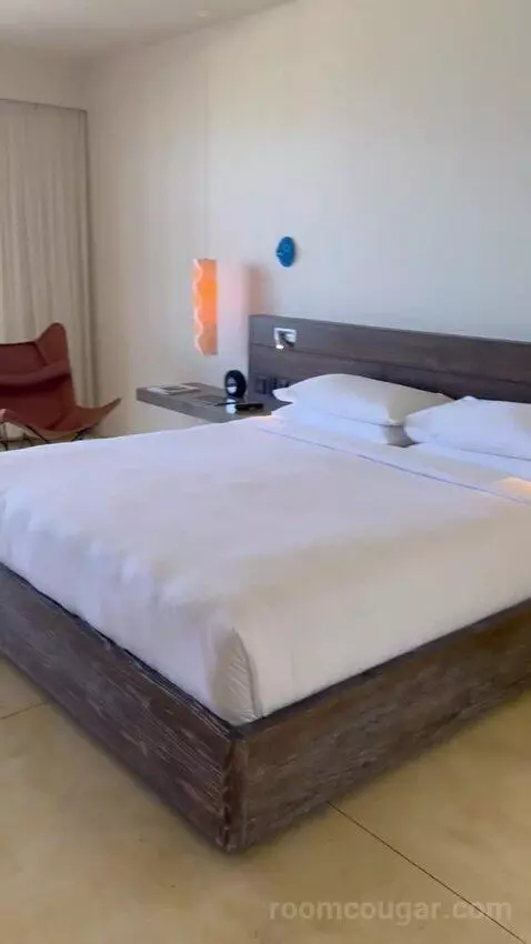Beach Front Plunge Pool Suite bed picture #9