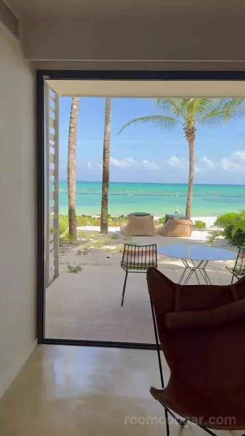 Beach Front Plunge Pool Suite view picture #4