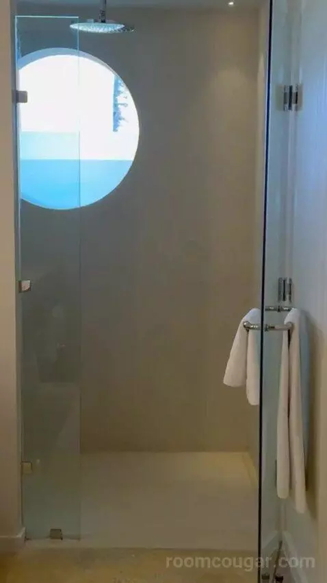Beach Front Plunge Pool Suite bathroom picture #7