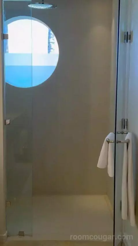 Beach Front Plunge Pool Suite bathroom picture #9