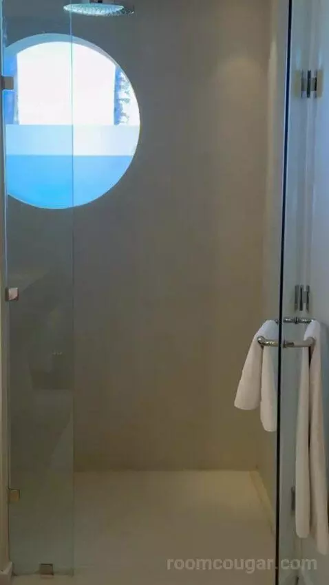 Beach Front Plunge Pool Suite bathroom picture #10