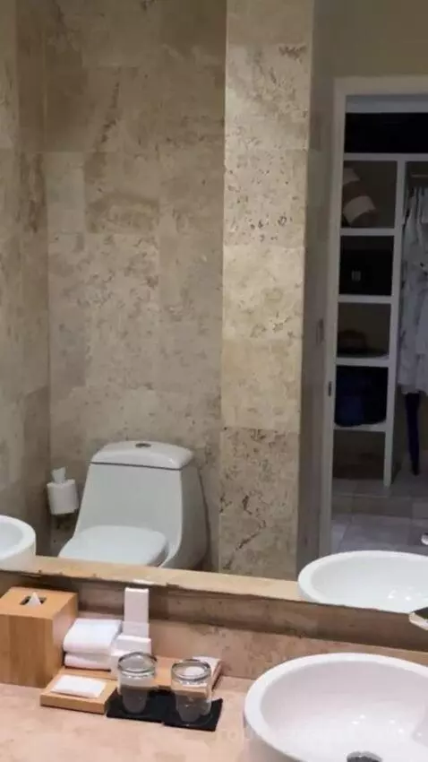 Privileged Deluxe Room bathroom picture #1