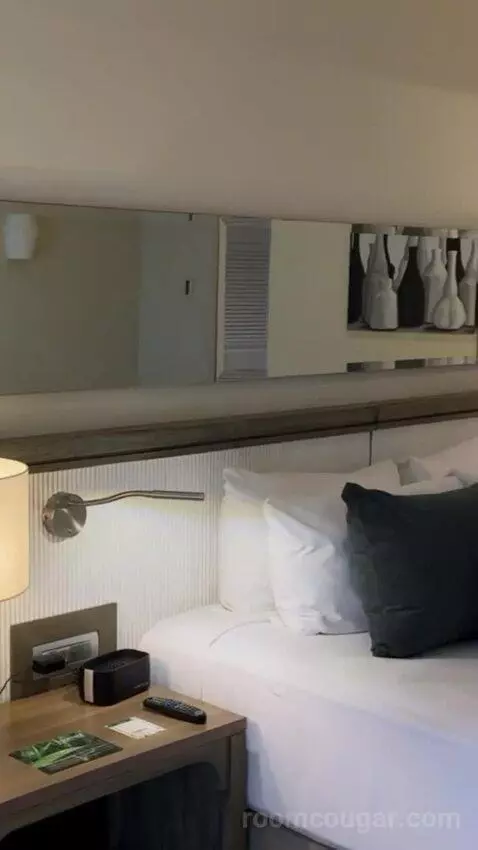 Privileged Deluxe Room bed picture #7