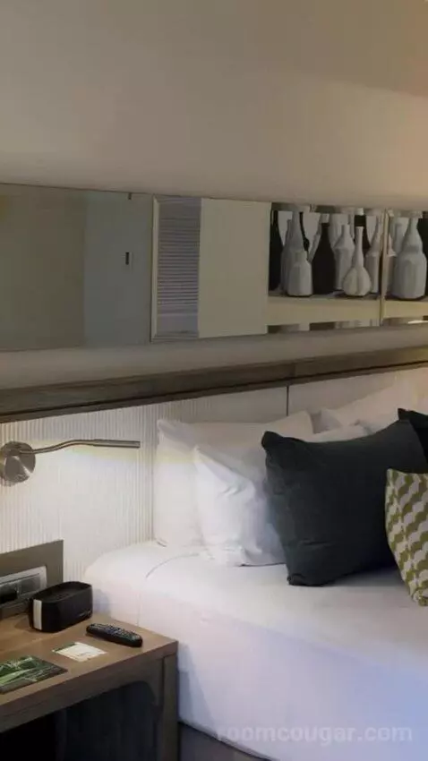 Privileged Deluxe Room bed picture #9
