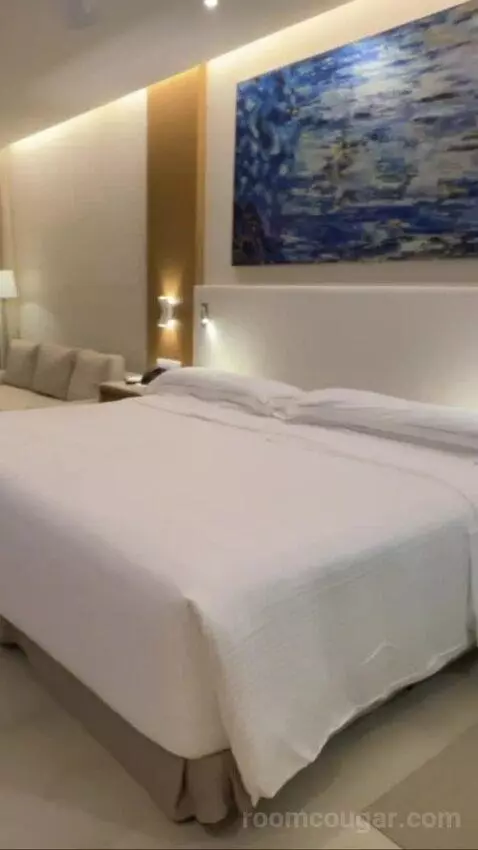 Ocean Front Jr Suite bed picture #2