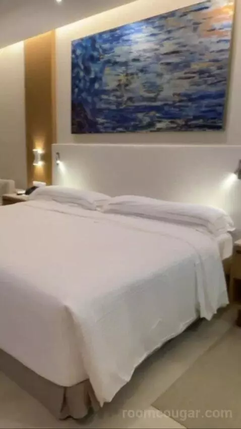 Ocean Front Jr Suite bed picture #5