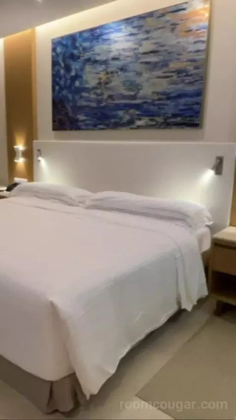 Ocean Front Jr Suite bed picture #6