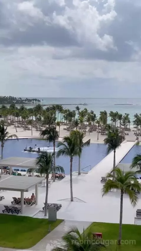 Ocean Front Jr Suite view picture #8