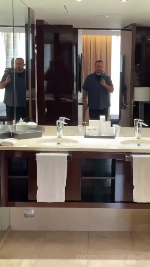 Executive King Suite with City View bathroom picture #1