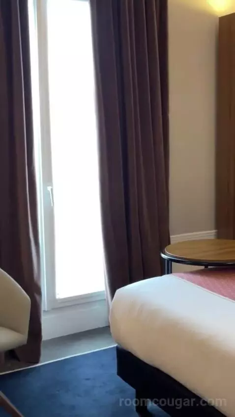 Premium Room bed picture #3