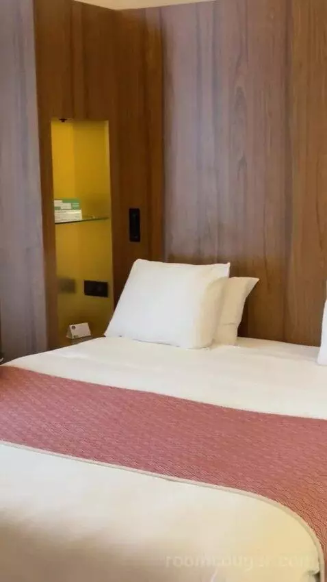 Premium Room bed picture #6