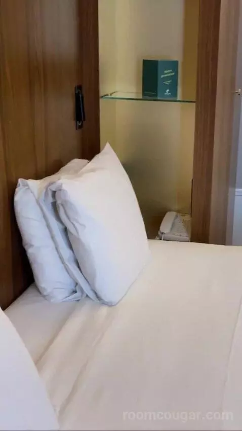 Premium Room bed picture #8