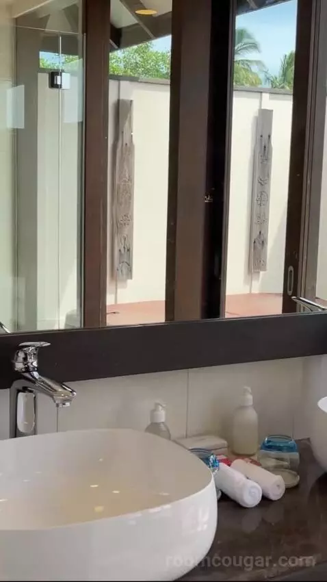 Ocean Jacuzzi Villa bathroom picture #1