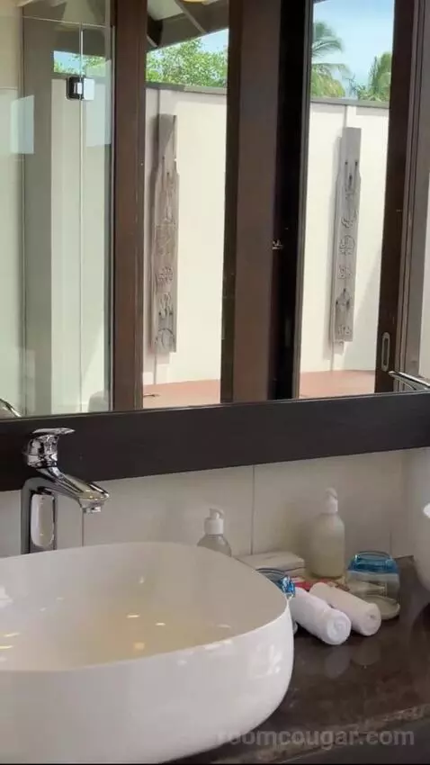 Ocean Jacuzzi Villa bathroom picture #2