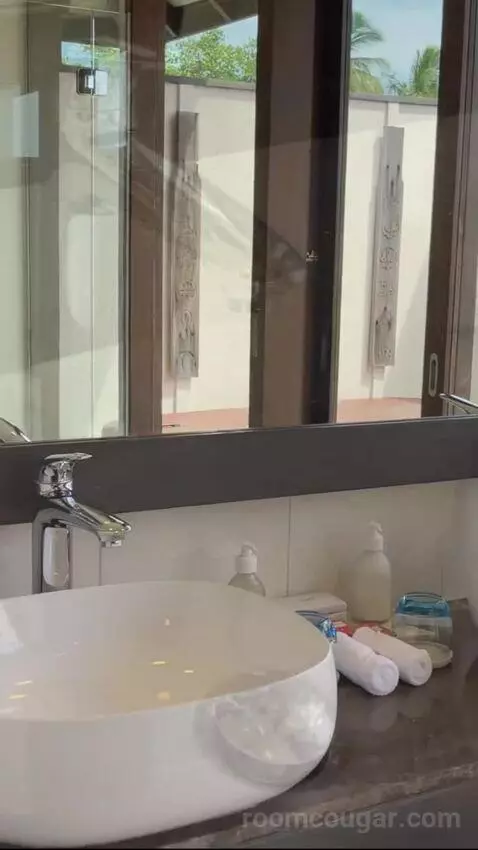 Ocean Jacuzzi Villa bathroom picture #3