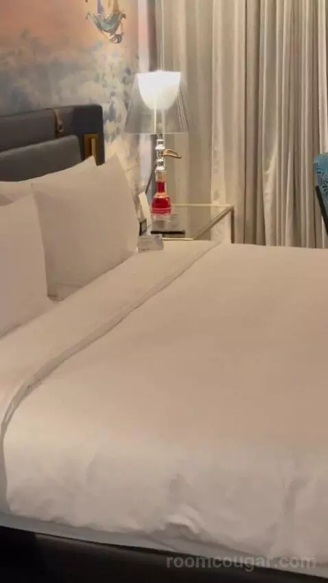 Standard King Room with City View with Free Shuttle Bus To La Mer Beach & Dubai Mall bed picture #2