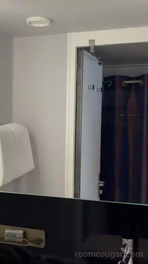 Balcony Cabin bathroom picture #1