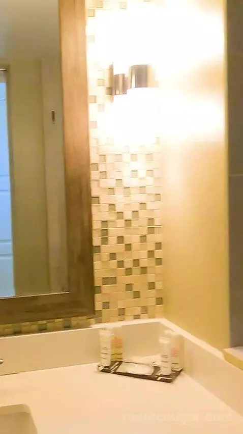 Executive King Suite - Ocean Front (#8802) bathroom picture #6
