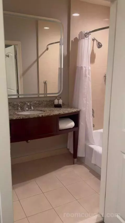 King Room with River View bathroom picture #4