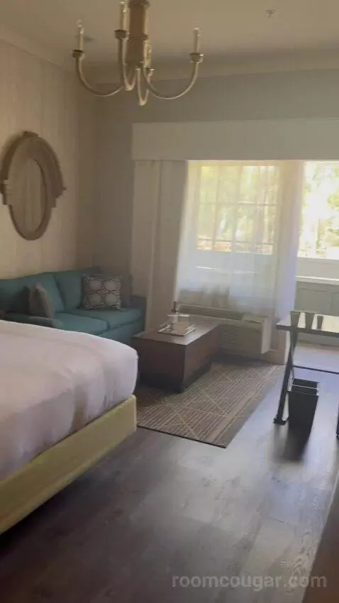 King Room with River View bed picture #2
