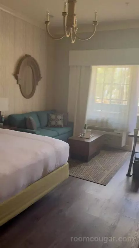 King Room with River View bed picture #4