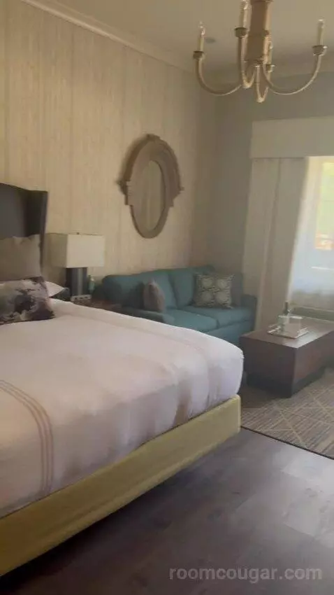 King Room with River View bed picture #5
