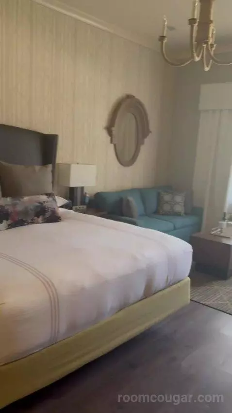 King Room with River View bed picture #7