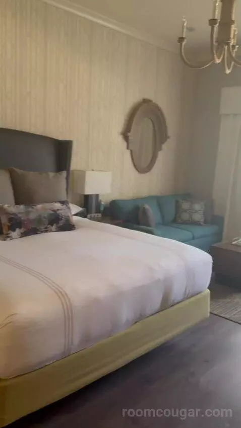 King Room with River View bed picture #8
