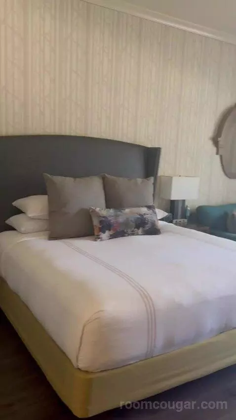 King Room with River View bed picture #12