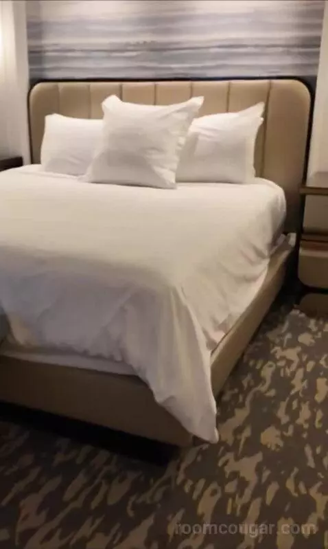 Spa Premier King (#22027) bed picture #4