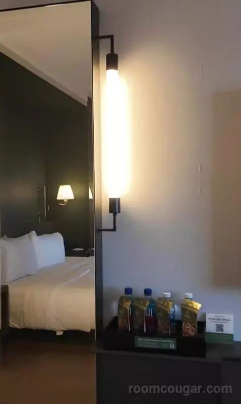Park Mgm King (#306) bed picture #9