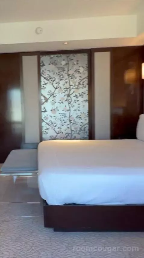 King Room with City View (#1905) bed picture #10