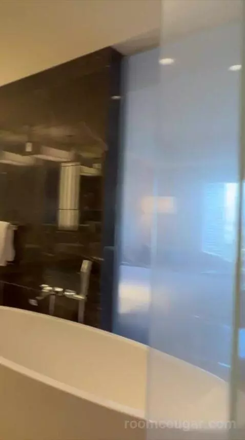 King Room with City View (#1905) bathroom picture #4