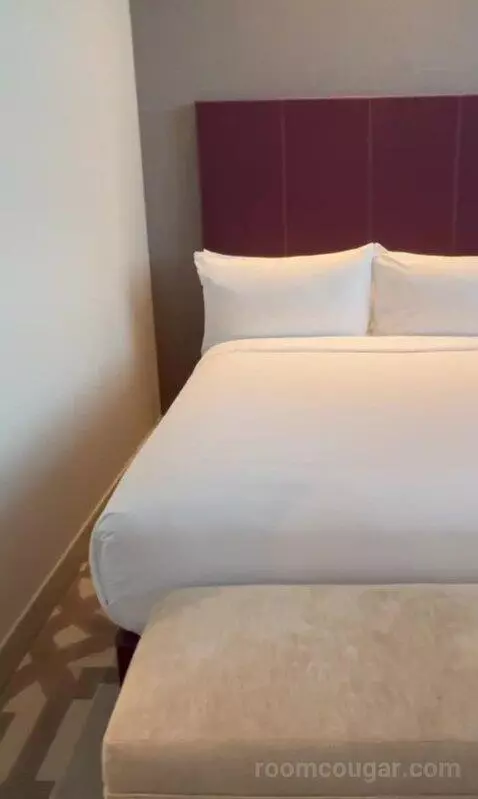 Superior King Room with City View (#64111) bed picture #2