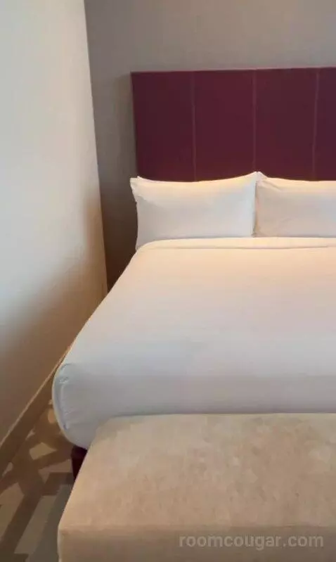 Superior King Room with City View (#64111) bed picture #3
