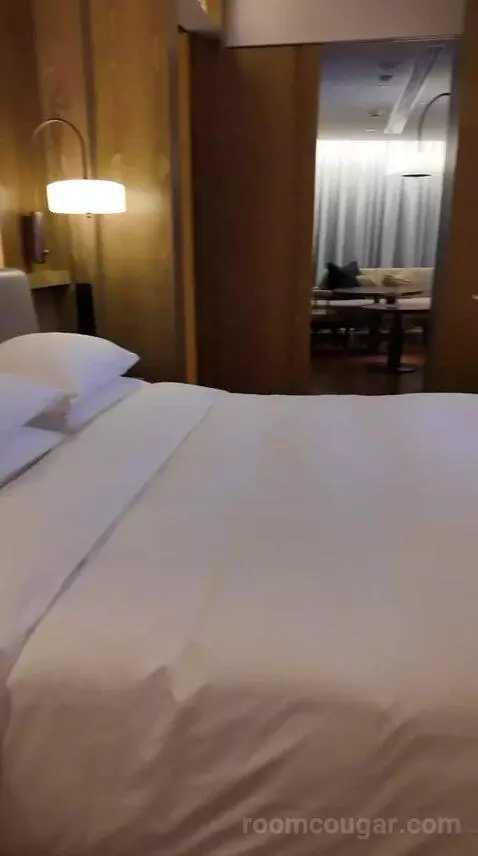 Andaz Suite bed picture #8
