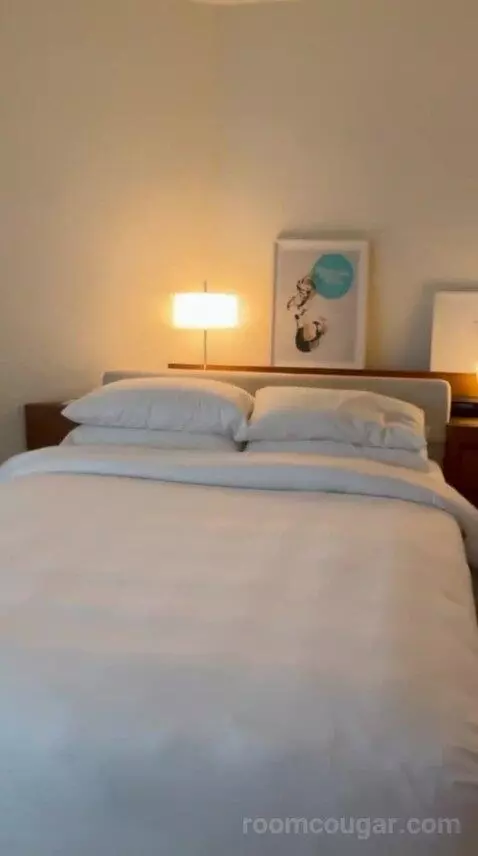Queen Room with Two Queen Beds and Partial Ocean View (#532) bed picture #3