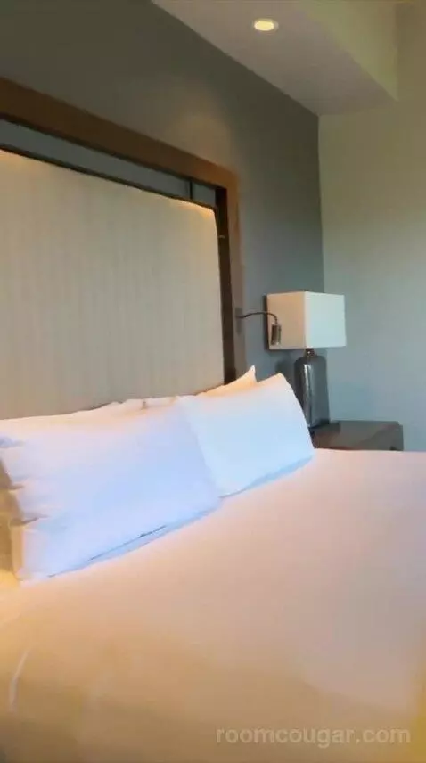 Suite (#355) bed picture #3