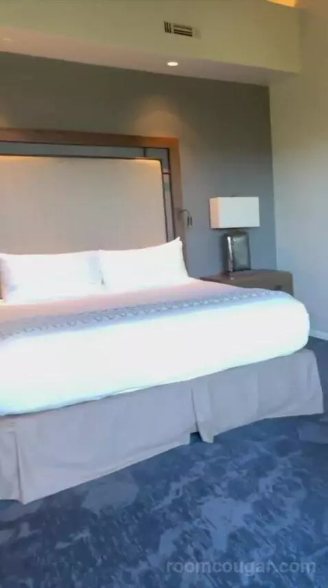 Suite (#355) bed picture #10