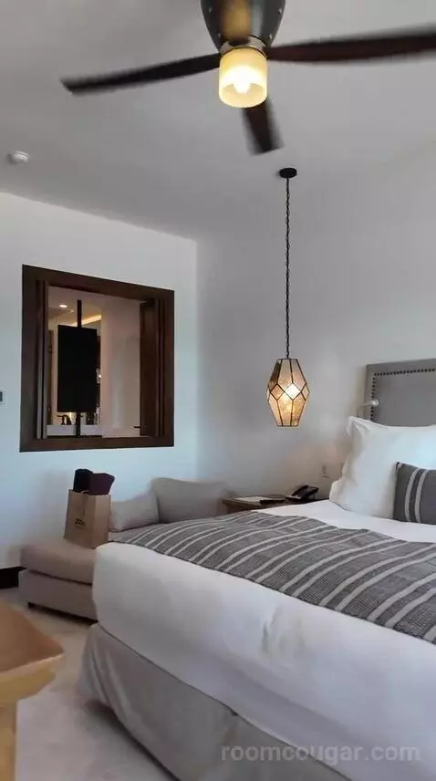 One Bedroom Suite - Ocean Front (#1401) bed picture #4