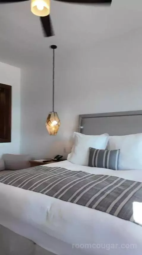 One Bedroom Suite - Ocean Front (#1401) bed picture #8