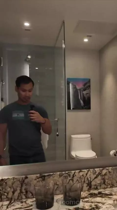 Runway View King Room (#1032) bathroom picture #6