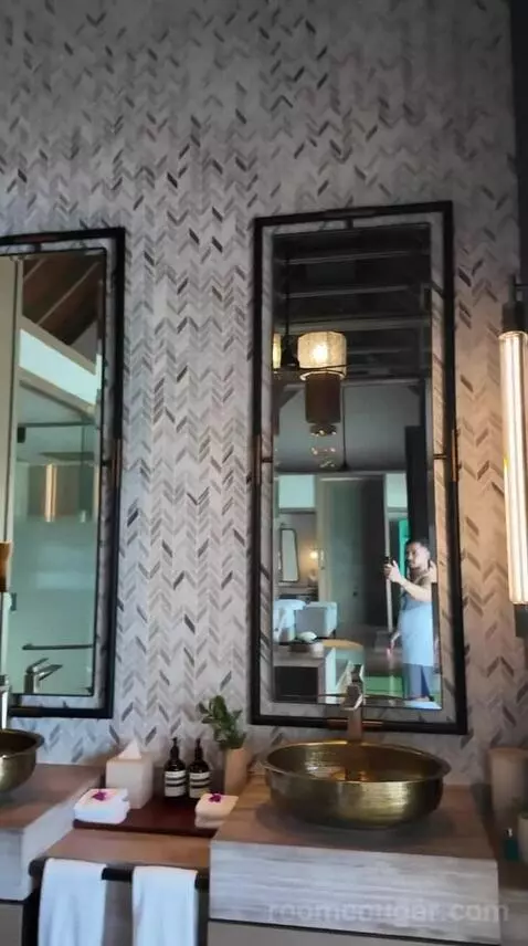 King Overwater Villa (#107) bathroom picture #7